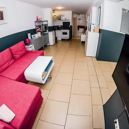 Sunny Apartment At Rostock - Pink Esterno foto