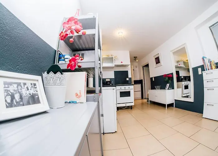 Sunny Apartment At Rostock - Pink